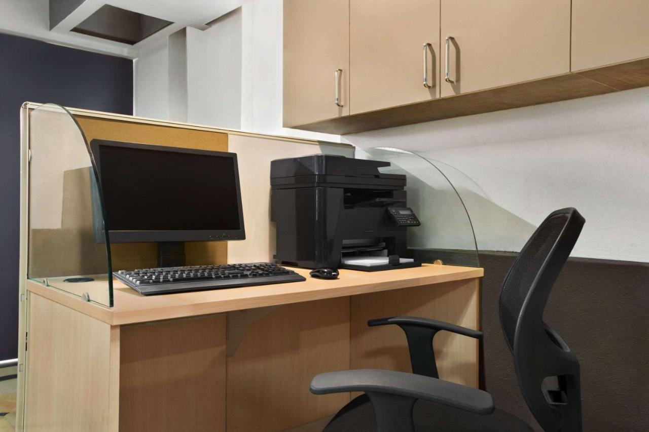Days Inn & Suites By Wyndham Bengaluru Whitefield 외부 사진